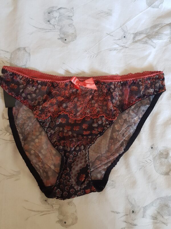 Scented Black/Red Brief